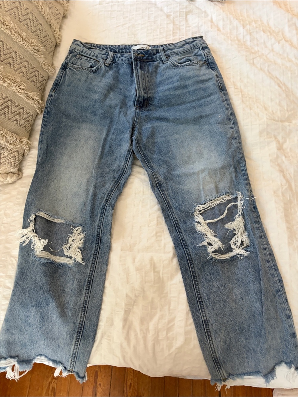 Vervet Distressed Light Blue Ripped Straight-Leg Jeans